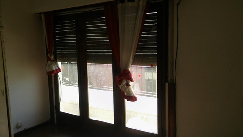 Casa Multifamiliar En 1 Piso 4 Amb Y Depto 2 Amb Con Local En Planta Baja 150 M2