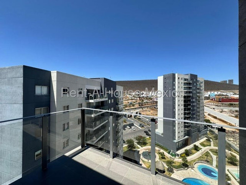 Penthouse Amueblado, Roof, 3 Recámaras, Cuarto De Servicio - El Refugio. Renta