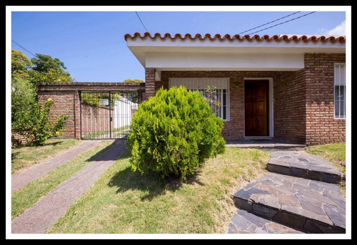 Dos Casas Con Precioso Fondo, Barbacoa Y Garaje