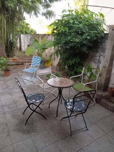 Casa Centrica, Dos Plantas, Garage, Amplio Patio.