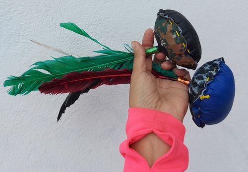 Imagen 2 de 3 de 2 Peteka Indiaca Piel Plumas Naturales Peteca 100% Artesanal