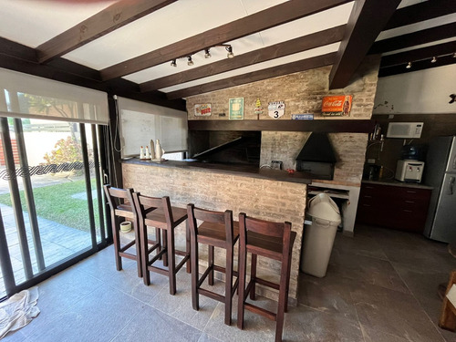 Casa En Playa Hermosa Con Piscina Climatizada Para 8 Personas.