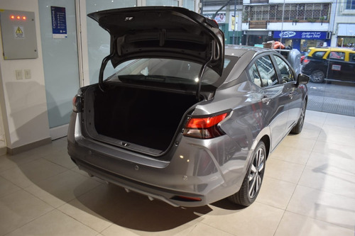 Imagen 11 de 25 de Nissan Versa Exclusive Cvt Juan Carlos