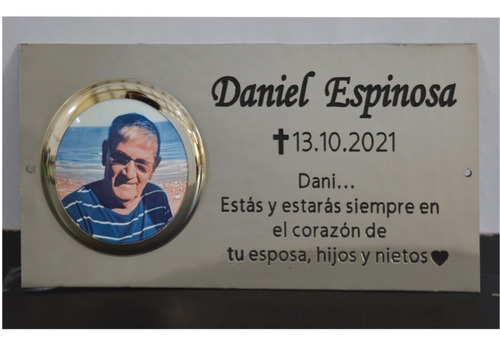 2 Placas 25x12 C/fotos + 2 Floreros + 1 Cruz. Cementerio.