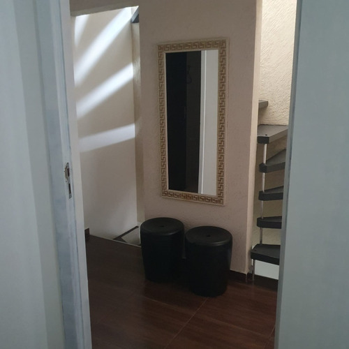 Casa Com 2 Quartos 2 Banheiros Garagem Pra 4 Carros
