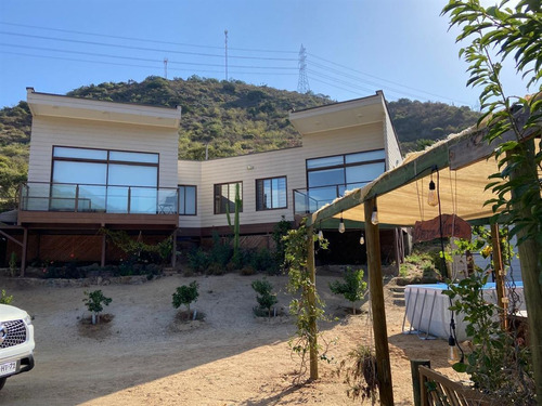 Cómoda Casa En Venta De 3 Dorm. Más Cabaña Olmue