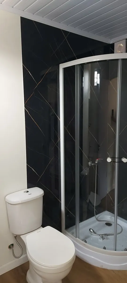 Complejo Leopolis De Casas Contenedor Cerrado. Casas 1 Dormitorio Parrillero Patio Individual  Lugar Para Vehículo  El Valor De Alquiler Es De $15.900 Gastos Comunes $1.500 Incluye Agua Estamos Pidien · Foto 3