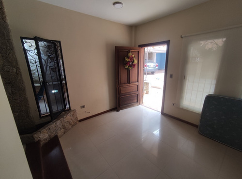 Imagen 4 de 11 de En Venta Townhouse En Urb. Barrio Sucre, Las Delicas, Maracay. 04124203381