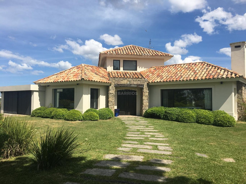 Venta Y/o Alquiler  De Casa En Colinas De Carrasco. Barrio Privado