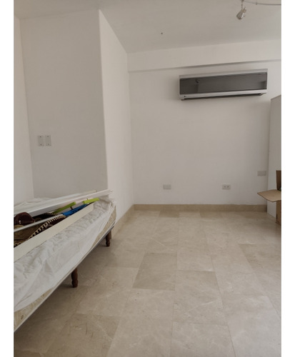 Se Alquila Bello Apartamento Ubicado En Loma Linda.