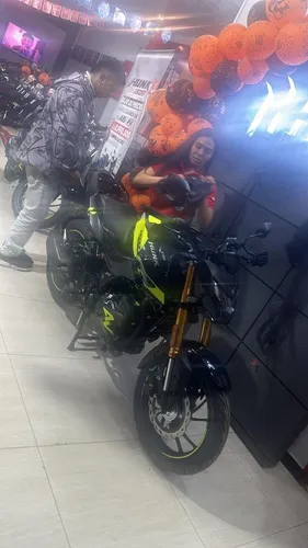 Moto Hero Hunk 2025 Casi Nueva Con Seguro Todo Riesgo