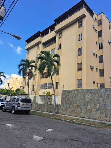 Tibisay Rojas Vende Comodo Apartamento En Urbanizaciòn Campo Alegre.  Cod. 221002