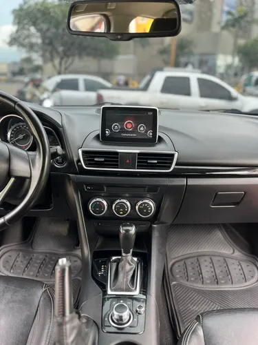 Mazda 3 TOURING 2.0 AT