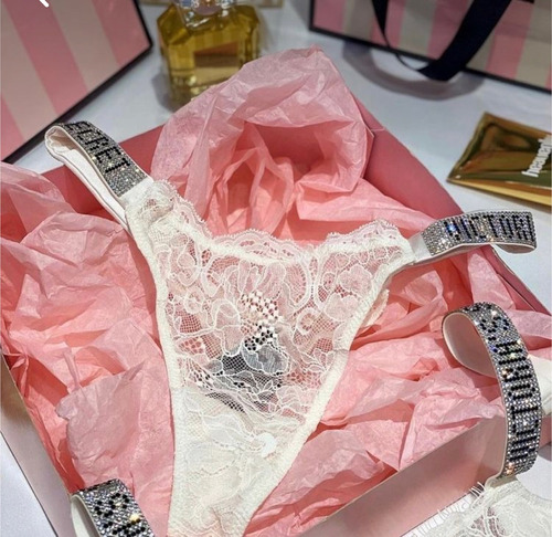 Conjunto Victoria Secret, Colaless Vs