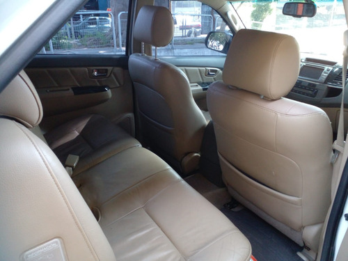 Toyota Hilux SW4 3.0 Srv 7l 4x4 Aut. 5p