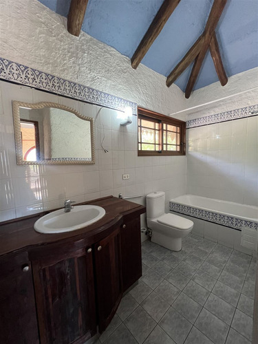 Casa Principal+taller Vista,quincho,piscina,jardin 2,4 H