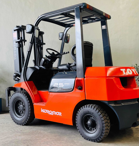 Imagen 8 de 16 de Autoelevador Toyota Diesel 2.5tn Desplazador