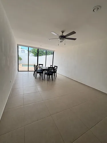 Renta De Casa En Privada Botánico, Zona Norte De Mérida