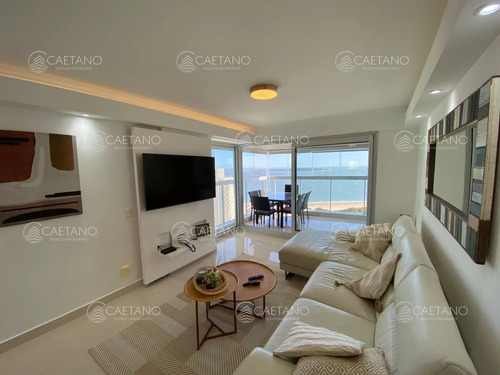 Venta Apartamento De 2 Dormitorios Y 2 Baños. Playa Mansa, Punta Del Este