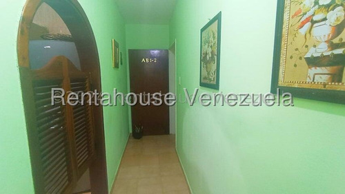 Bray Montoya Vende Amplio Apartamento En Zonas Oeste De La Ciudad De Barquisimeto En Piso Bajo Posee 3 Habitaciones 2 Baños Vigilancia Las 24 Horas Gas Directo 2#5#1#3#5#3#5 Bray Montoya