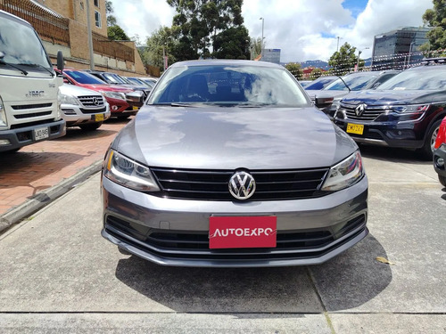 Volkswagen Jetta Comfortline Sedan Sec 2,0