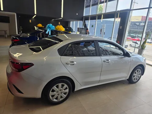 Kia Rio 1.6 L Sedan At
