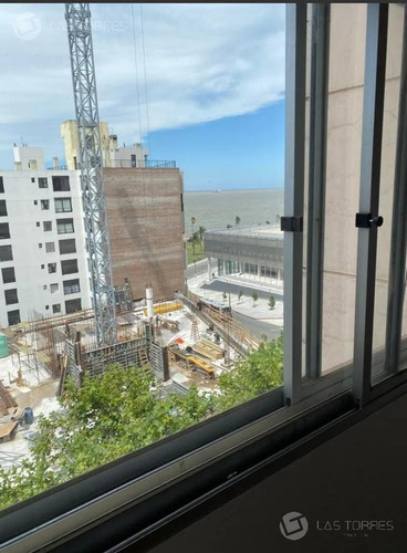 Apartamento - Centro (montevideo) - Frente, G.c 2642, Piso Alto