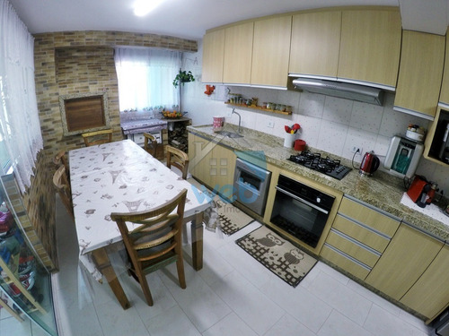 Imagem 12 de 30 de Sobrado À Venda No Bairro Cic, Com Três Quartos Sendo Um Suíte, Sala, Cozinha Ampla, Móveis Planejados, Churrasqueira E Fogão À Lenha. - Ca01445 - 69532530