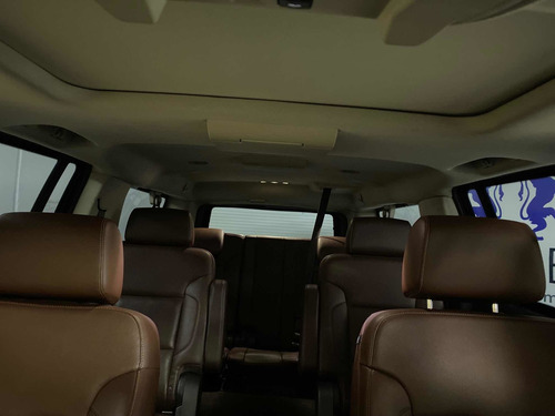 Imagen 6 de 10 de Chevrolet Suburban 5.3 Ltz V8 4wd 2da Cubo At 2015