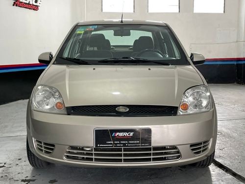 Imagen 2 de 19 de Ford Fiesta 1.6 Max Ambiente 2005