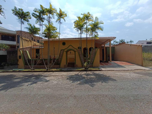 Norail Machado Vende Casa Colonial En Altos De Guataparo