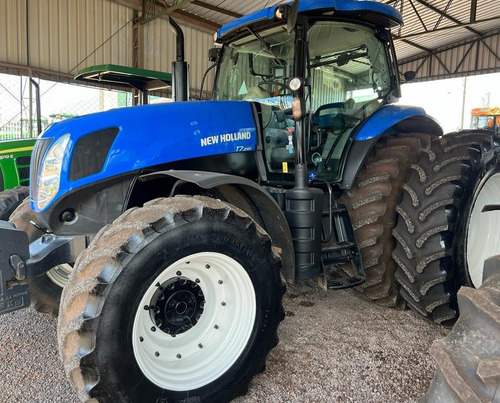 Trator New Holland T7. 240 Ano 2013