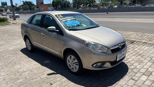 Fiat Grand Siena 1.6 16v Essence Flex Dualogic 4p