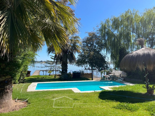 Linda Casa A Orilla De Lago