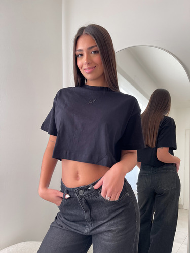 Remera Mujer Crop Top Over Corta - Con Bordado A Tono.