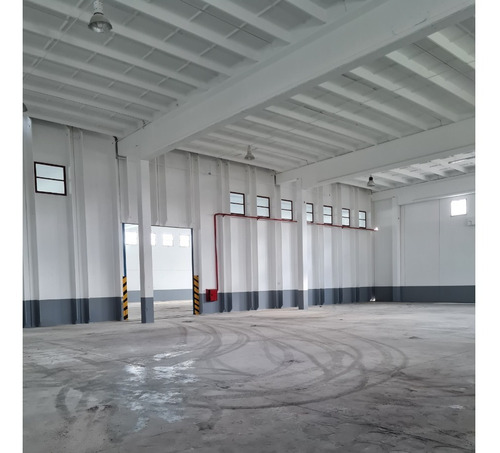 Imagen 2 de 20 de Deposito De 2200 M2