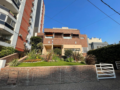 Excelente Casa 5 Amb C/cochera 2 Autos - 235 M² Cub. S/lote 506 M² - S.justo (ctro)