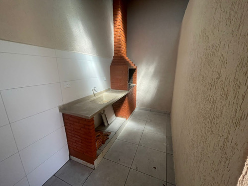 Imagem 6 de 17 de M - Casa Geminada Reformada Na Guilhermina, Oportunidade! 2 Dorm C/ Suíte, Churrasqueira E Vagas Cobertas.