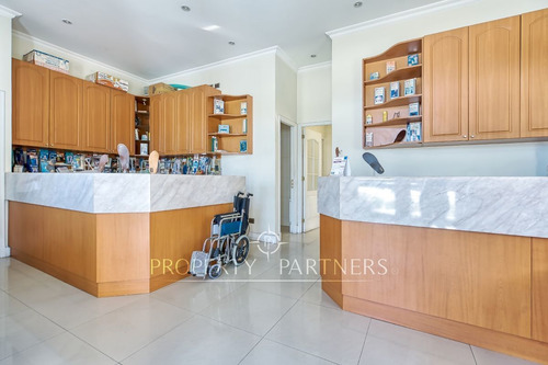 Arriendo, Centro De Salud Con Excelentes Instalaci...