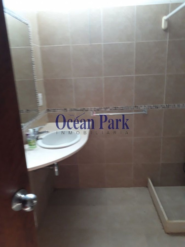 Imagen 14 de 22 de A Pasos Del Mar. Amplia, Piscina - Loto De Cristal
