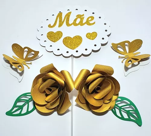 Topo de bolo dourado com 2 flores e borboletas