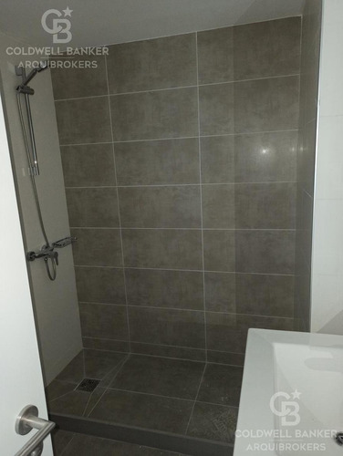 Apartamento De 2 Dormitorios En Alquiler En Centro