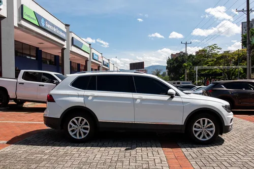 Volkswagen Tiguan TSI Comfortline 1.4T At 4x2