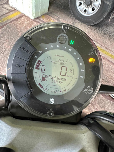 Imagen 3 de 14 de Husqvarna Svartpilen 200