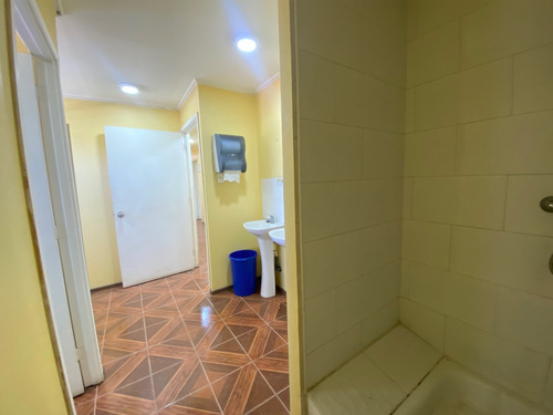 Amplio Sitio Esquina Gran Construcción Adaptable Negocio