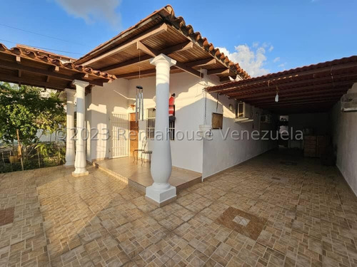 Hermosa Casa En Venta Los Samanes Maracay Urbanismo Privado Estacionamiento Totalmente Amoblado Estef 24-13165