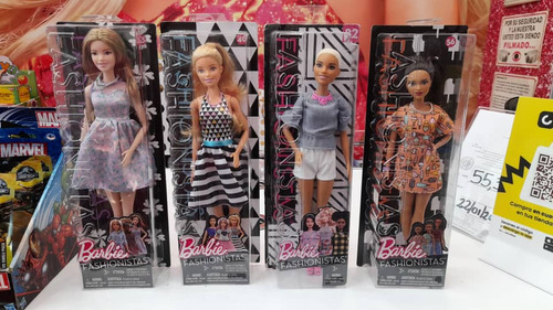Muñeca Barbie Fashionista 30 Cm Con Accesorio Surtidas