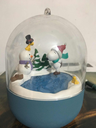 Bola De Snoopy Para Árbol Se Enciende Con Las Luces Del Arbo