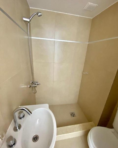 Venta- A Estrenar- Monoambiente Divisible De 43 M2- Piscina- Laundry -macrocentro-medicina