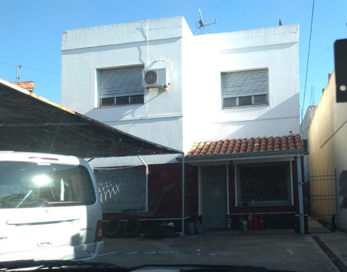 Casa Multifamiliar Se Vende Por Viaje , Todo Los Servicios,pintada A Nuevo Garage 4 Vehiculos